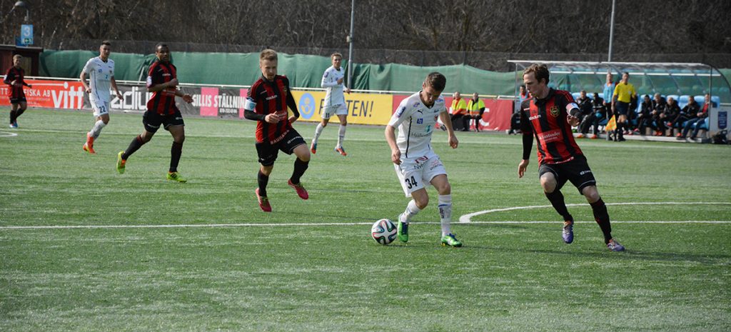 Söderqvist avgjorde premiären med två mål