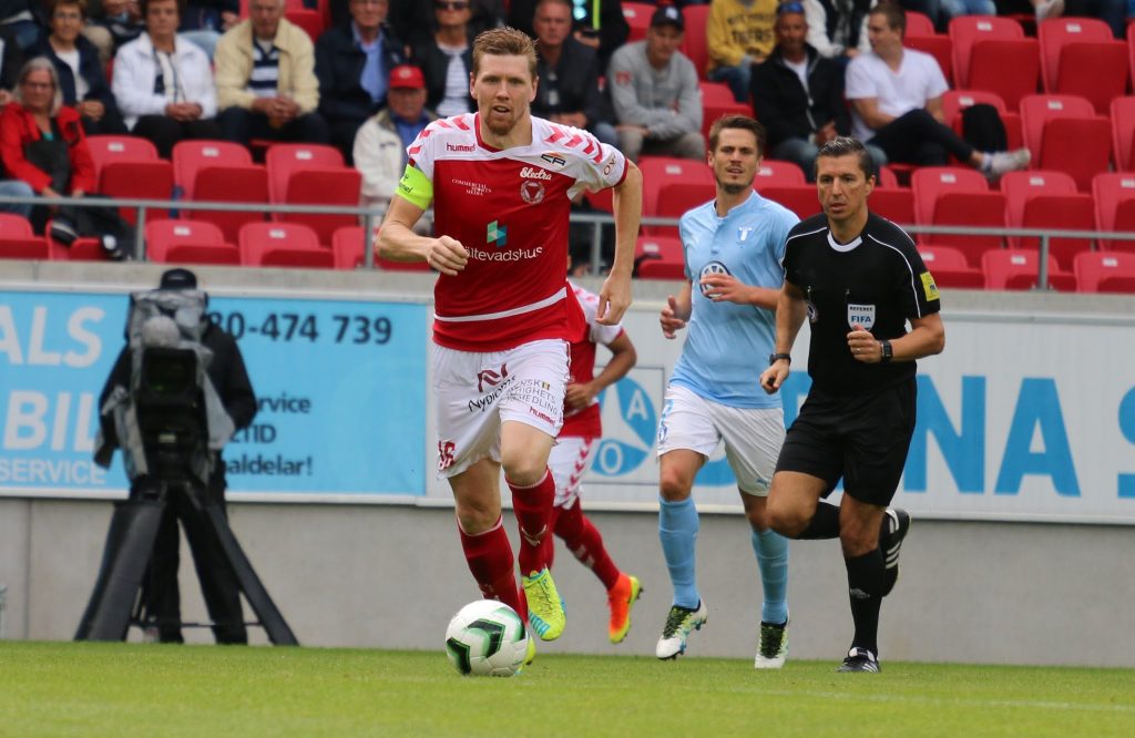 ”Jag skriver den här texten med utsikt över golfbanan”