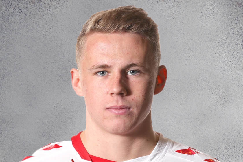 Anton Maikkula förlänger