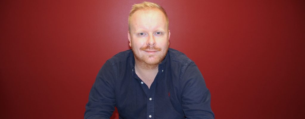 Karl Holst klar för ytterligare ett år