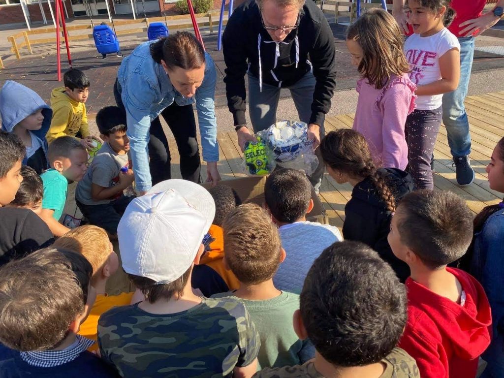 Kalmar FF på besök hos Oxhagsskolan