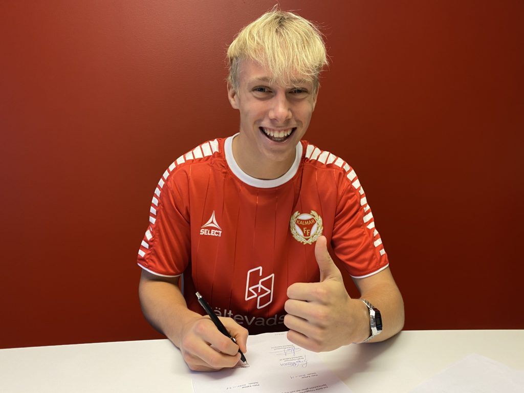 Alex Mortensen skriver flerårsavtal med Kalmar FF