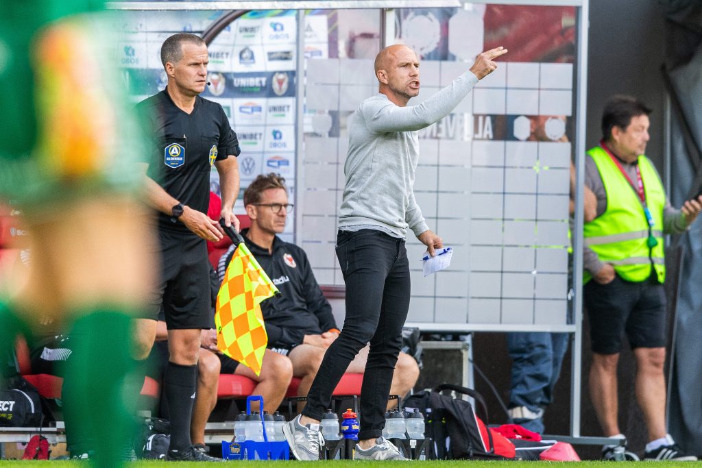 Signerat Peter Ahlén: ”Underskatta inte Rydström som tränare”