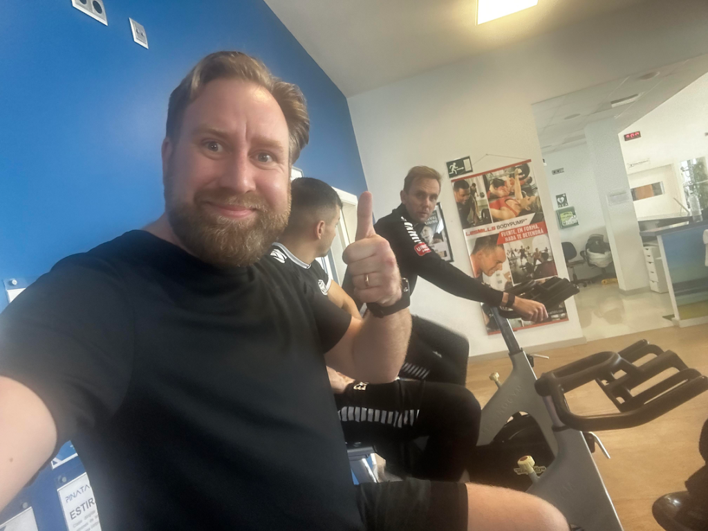 Krönika från Pinatar del 2: ”Sjöstedt har öppnat en frisörsalong”