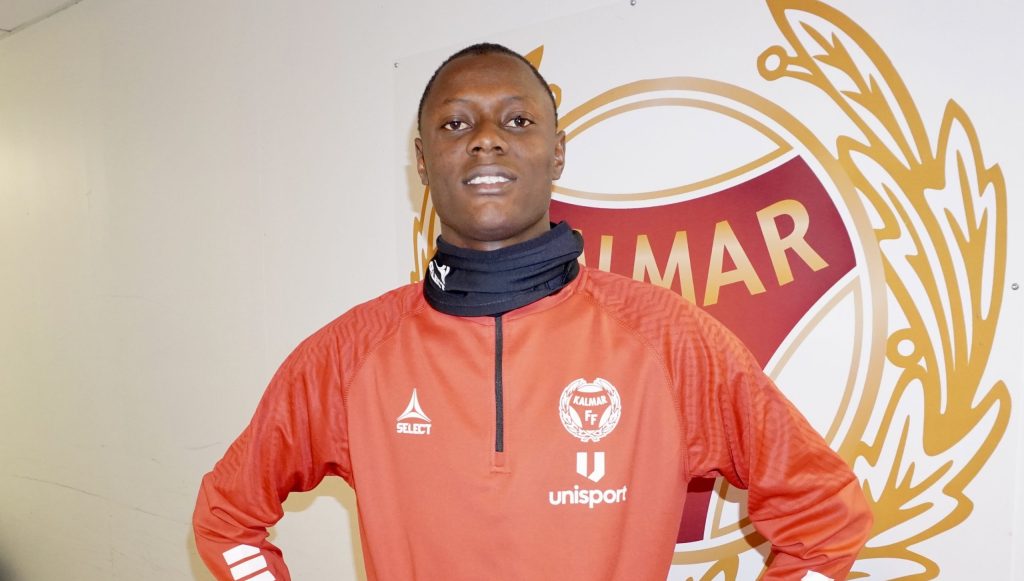 Provspelare från Nigeria på plats