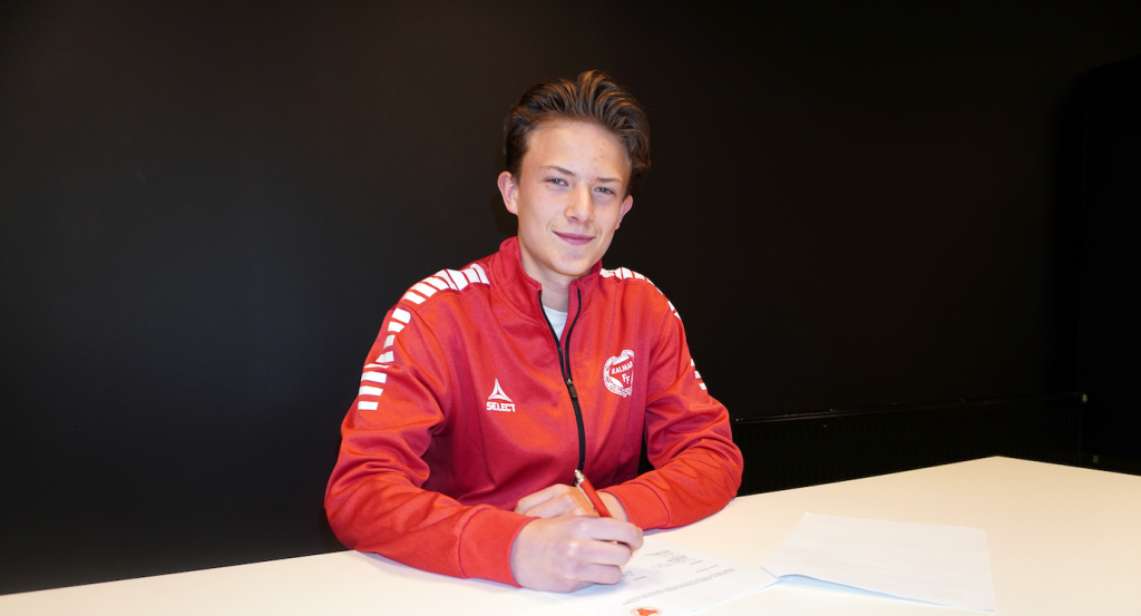 William Johnson skriver akademiavtal