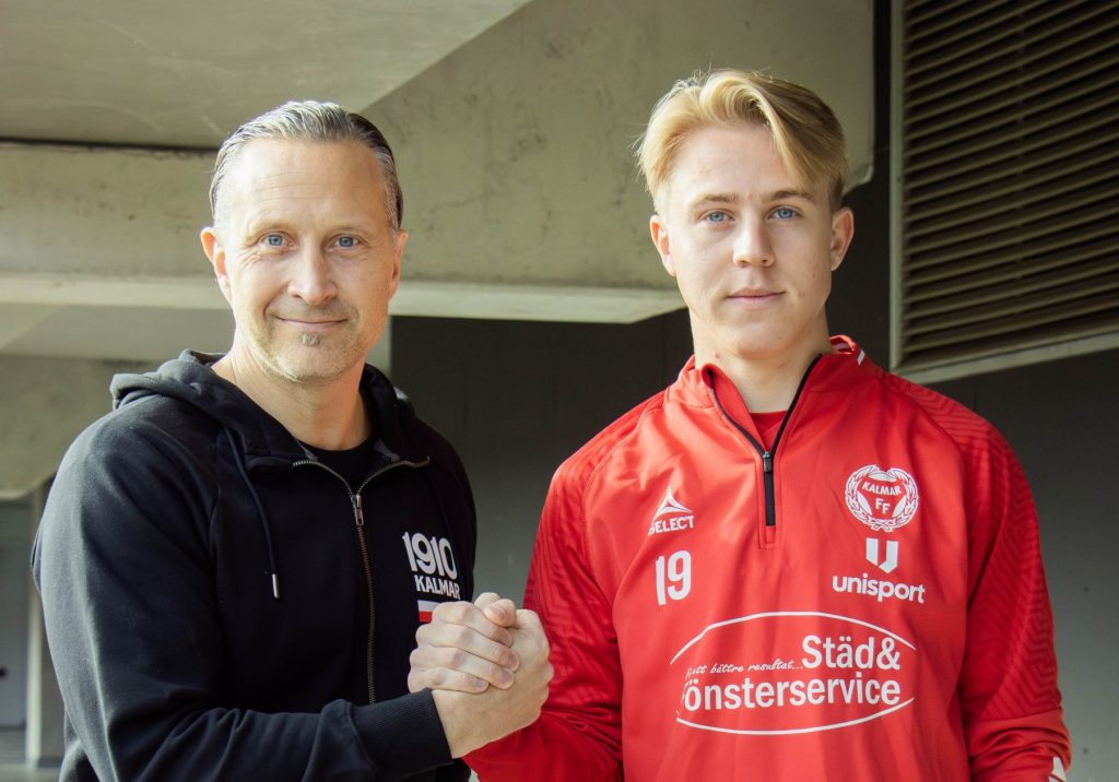 Charlie Rosenqvist skriver A-lagskontrakt