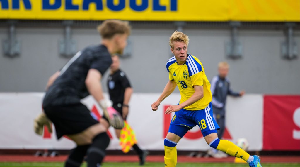 Rosenqvist debuterade i U21-landslaget på Fredriksskans